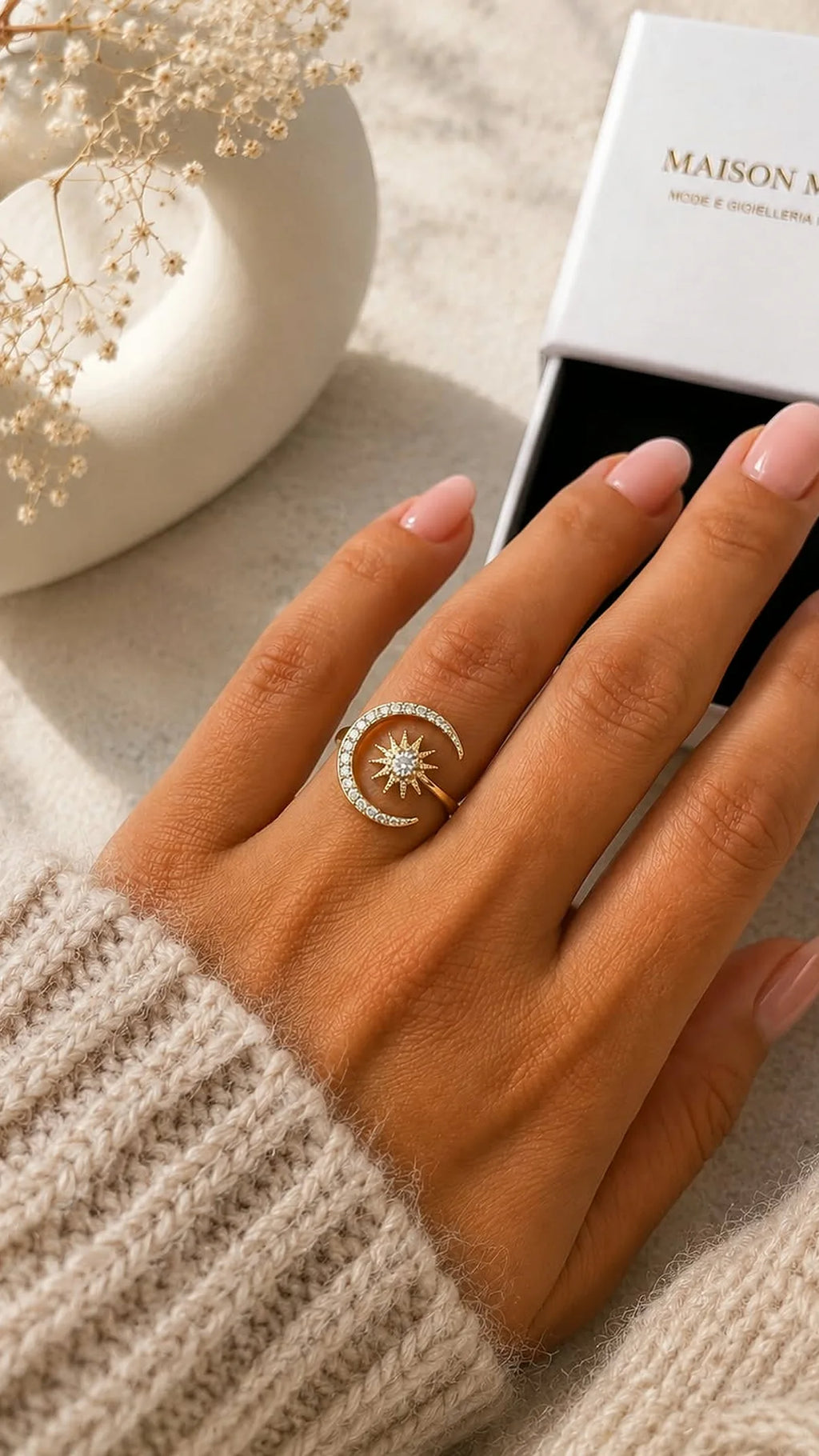 Moon and Sun: anello regolabile placcato d'oro
Scintillanti e ricchi di fascino, questi gioielli dorati sono impreziositi da un pendente a forma di cuore con una pietra celeste al centro,per aggiungere un tocco di raffinatezza a qualsiasi outfit.