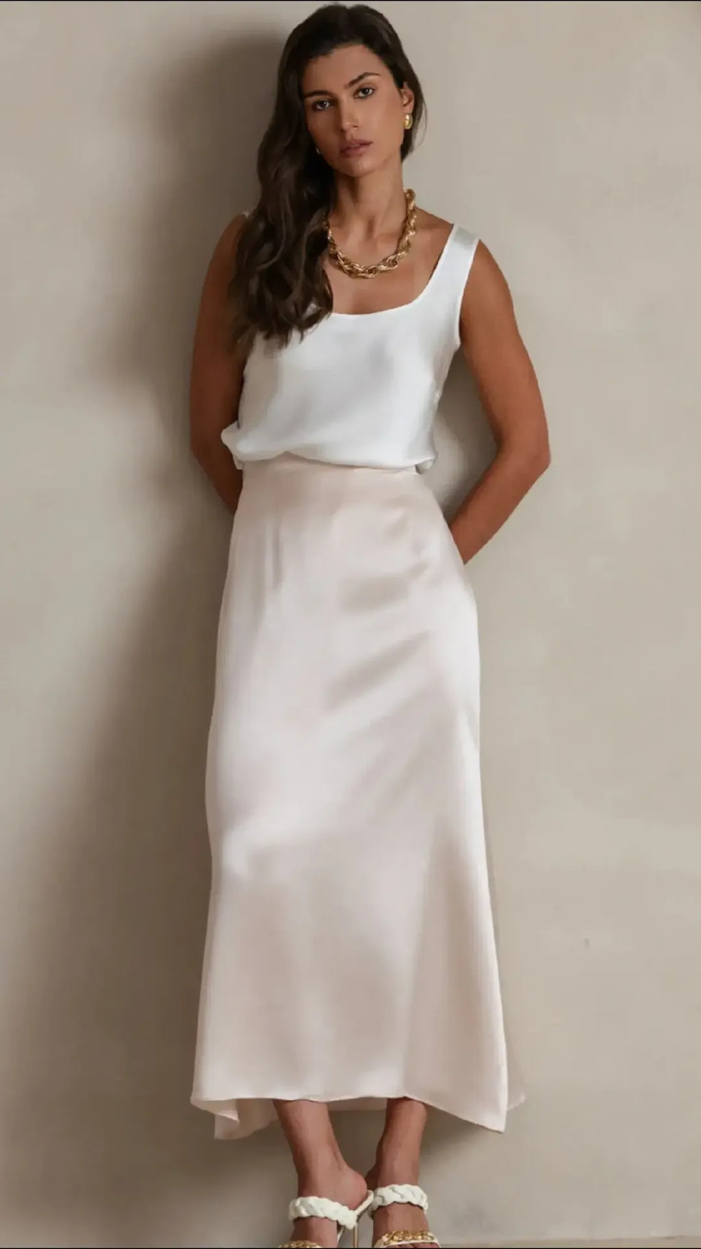 Top in Raso Nero con Scollo a Cascata