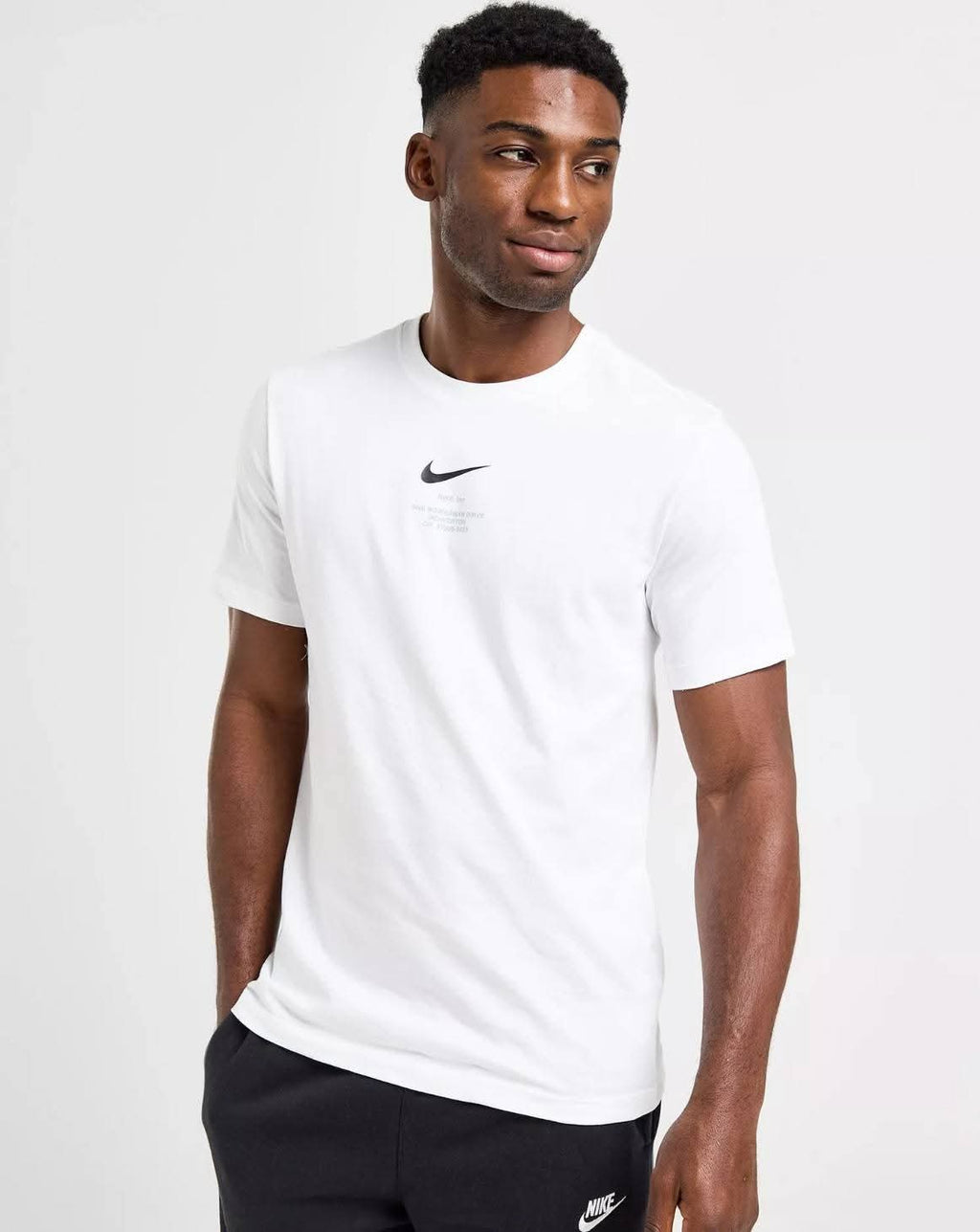 T-Shirt Uomo Nike Sportswear Big Swoosh Bianca – Esclusiva Taglie Over M e XXL