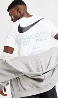 T-Shirt Uomo Nike Sportswear Big Swoosh Bianca – Esclusiva Taglie Over M e XXL